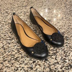 Absolutely PRISTINE condition Tory Burch Reva ballet flats size 9.